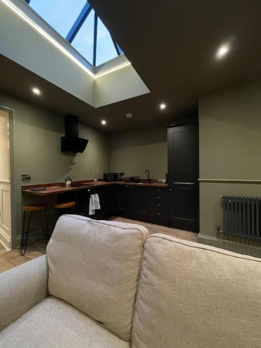 Peaceful Apartment In The Heart Of Frome Eksteriør billede